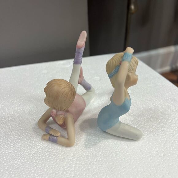 1980s Homco #1406 pair of bisque ballerina figurines in pink and blue - Picture 6 of 8